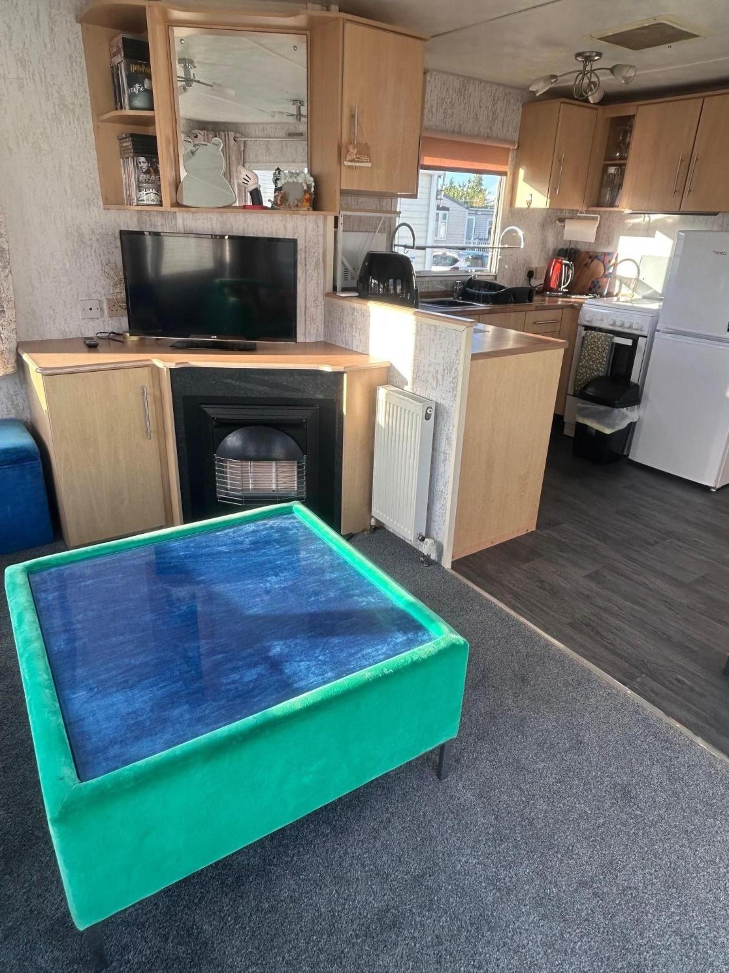 6 Berth Caravan For Hire By The Beach In Heacham, Norfolk Ref 21038C Bagian luar foto