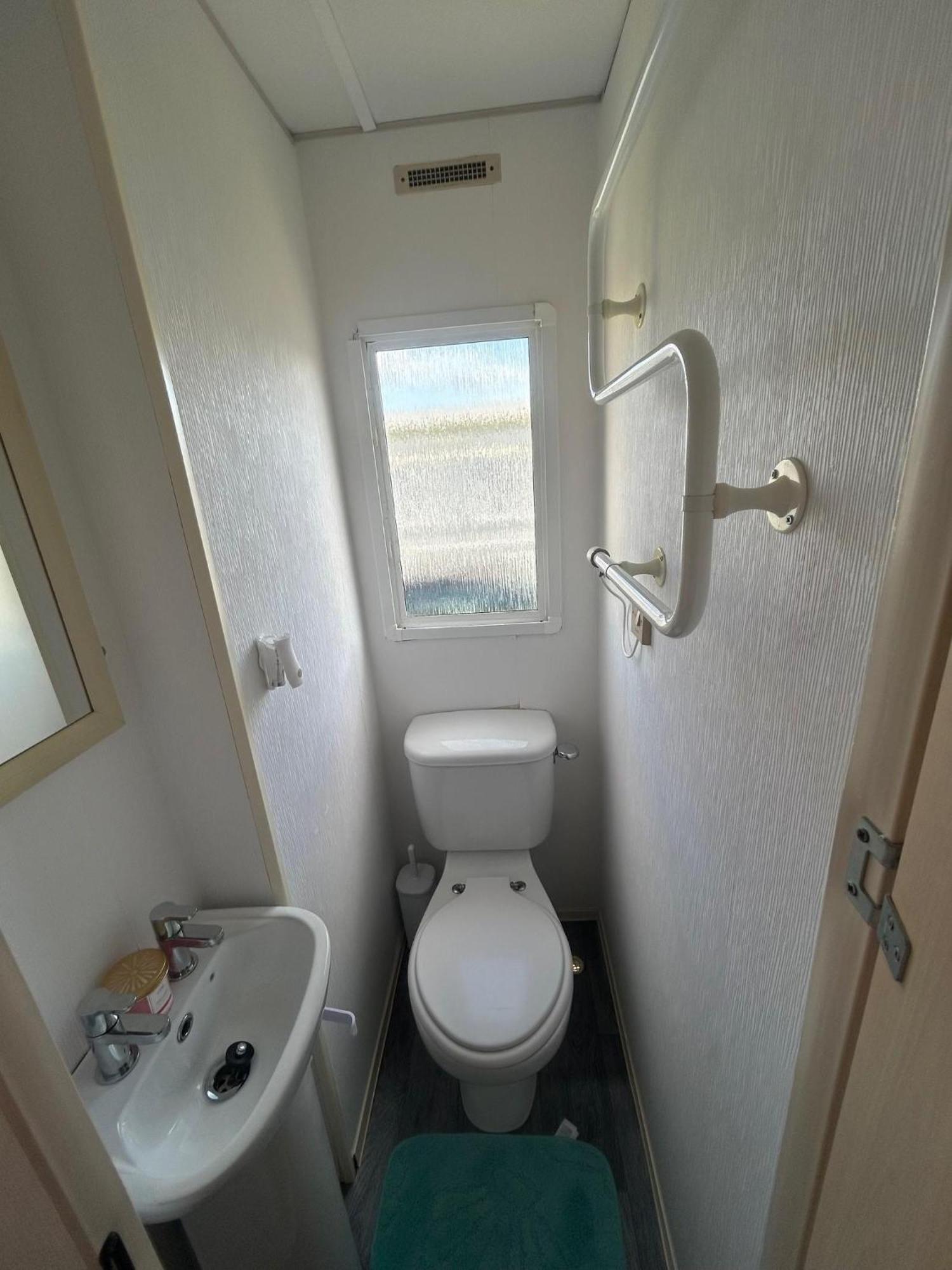 6 Berth Caravan For Hire By The Beach In Heacham, Norfolk Ref 21038C Bagian luar foto